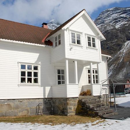 Comfortable House In Quiet Area Luster Exterior foto